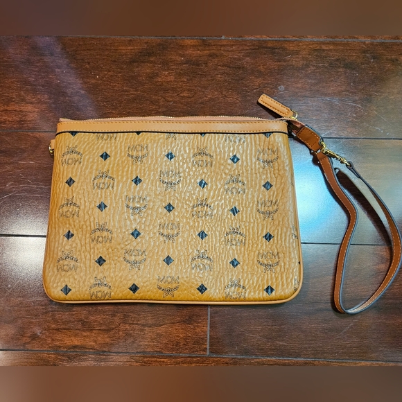 MCM Clutch Carry Bag - Picture 7 of 7